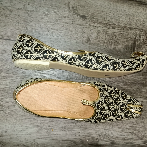 Shoes - Elegant Black and Gold Women's Loafers